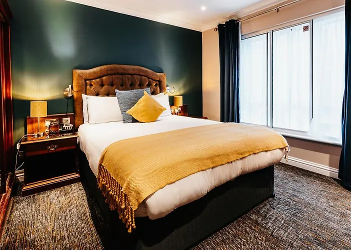 Отель Drury Court 3*