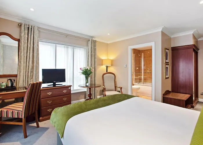 Отель Drury Court 3*