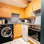 Отель Drury Court 3*