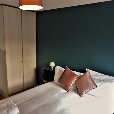 Drury Court Hotel 3*