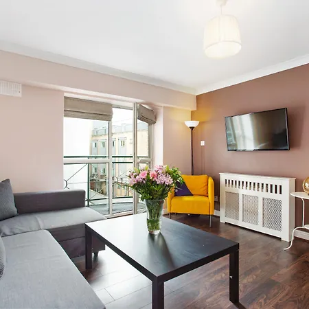 Drury Court 3*
