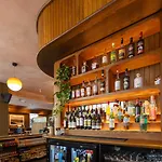 Drury Court Hotel 3*