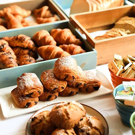 Drury Court Hotel 3*