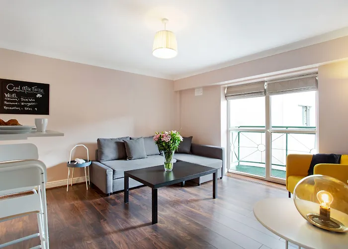 Drury Court 3*