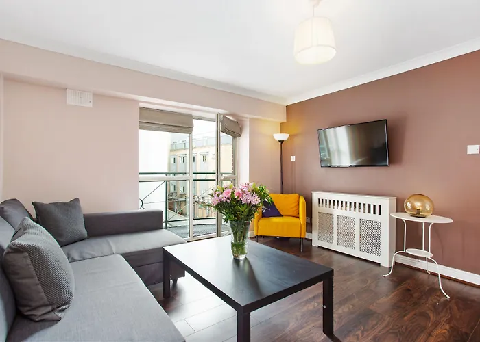Drury Court 3*